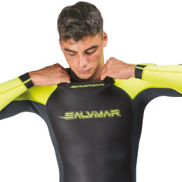 Ergonomic neck detail of the Salvimar Swimrise men’s 2mm swimming and triathlon wetsuit