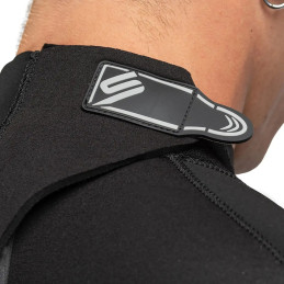 Adjustable neck closure detail of Salvimar Marina men’s 7 mm wetsuit
