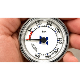 Close-up of Halcyon Stage BAR SPG with Swivel 0-400 bar dial